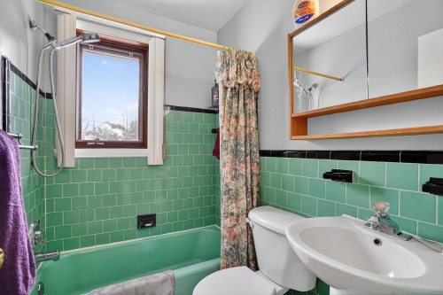 Salle de bains - 153 Av. De Spartan Crescent, Pointe-Claire, QC - Indoor Photo Showing Bathroom