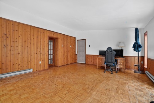 Salle de jeux - 153 Av. De Spartan Crescent, Pointe-Claire, QC - Indoor