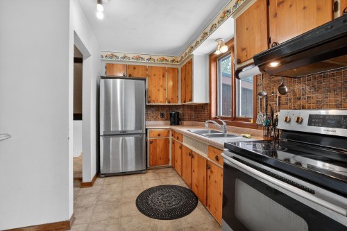 Cuisine - 153 Av. De Spartan Crescent, Pointe-Claire, QC - Indoor Photo Showing Kitchen With Double Sink