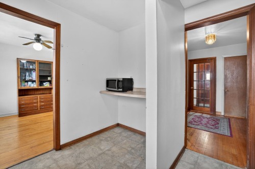 Cuisine - 153 Av. De Spartan Crescent, Pointe-Claire, QC - Indoor Photo Showing Other Room