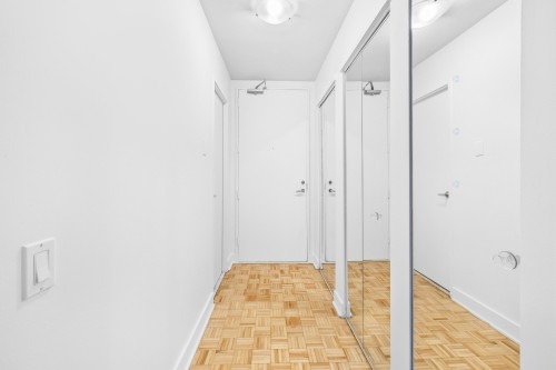 Corridor - 915-3475 Rue De La Montagne, Montréal (Ville-Marie), QC - Indoor Photo Showing Other Room