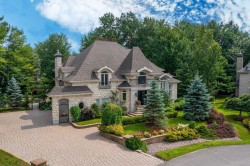 9 Place d'Harques Lorraine, QC J6Z 4W5