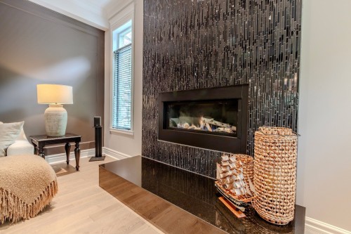 Salon - 9 Place D'Harques, Lorraine, QC - Indoor Photo Showing Living Room With Fireplace