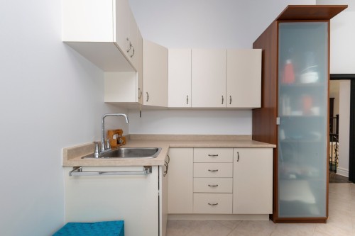 Salle de lavage - 9 Place D'Harques, Lorraine, QC - Indoor Photo Showing Kitchen