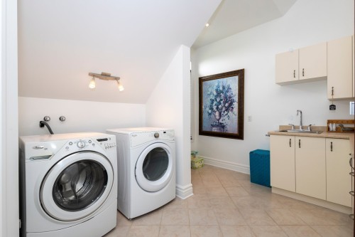 Salle de lavage - 9 Place D'Harques, Lorraine, QC - Indoor Photo Showing Laundry Room