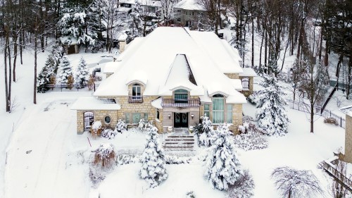 Façade - 9 Place D'Harques, Lorraine, QC - Outdoor
