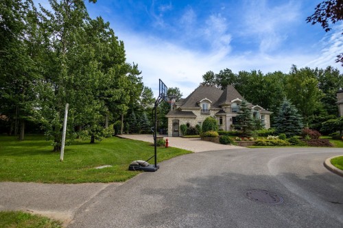 Rue - 9 Place D'Harques, Lorraine, QC - Outdoor