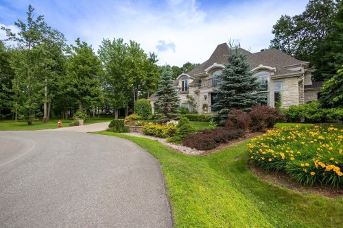 Rue - 9 Place D'Harques, Lorraine, QC - Outdoor