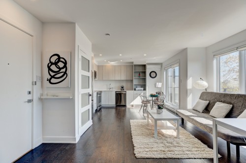 Living Room - 410-145 Boul. Bouchard, Dorval, QC - Indoor Photo Showing Living Room