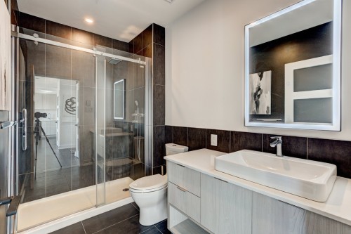 Bathroom - 410-145 Boul. Bouchard, Dorval, QC - Indoor Photo Showing Bathroom