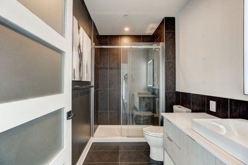 Bathroom - 410-145 Boul. Bouchard, Dorval, QC - Indoor Photo Showing Bathroom