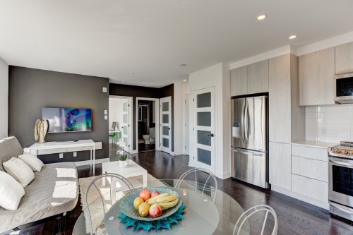 Dining Room - 410-145 Boul. Bouchard, Dorval, QC - Indoor