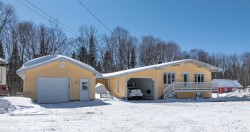 231 Ch. de la Paix  Mont-Laurier, QC J9L 3G4