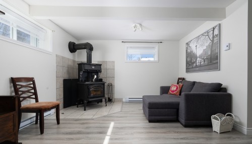 Salle familiale - 231 Ch. De La Paix, Mont-Laurier, QC - Indoor
