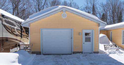 Garage - 231 Ch. De La Paix, Mont-Laurier, QC - Outdoor With Exterior