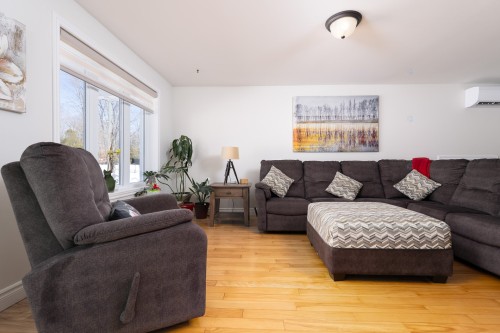 Salon - 231 Ch. De La Paix, Mont-Laurier, QC - Indoor Photo Showing Living Room