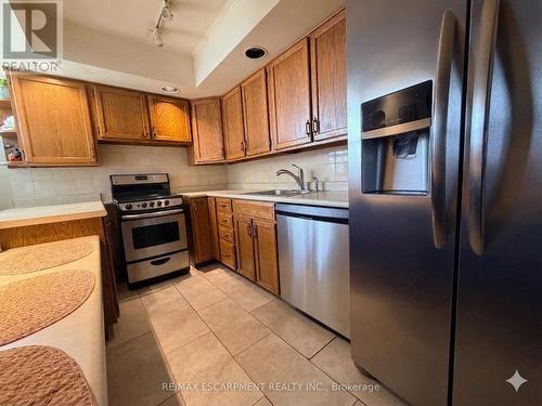 705 - 1415 Ghent Avenue, Burlington, ON - Indoor Photo Showing Kitchen