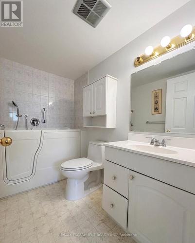 705 - 1415 Ghent Avenue, Burlington, ON - Indoor Photo Showing Bathroom