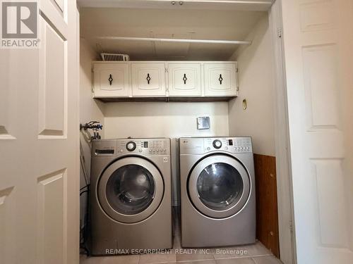 705 - 1415 Ghent Avenue, Burlington, ON - Indoor Photo Showing Laundry Room