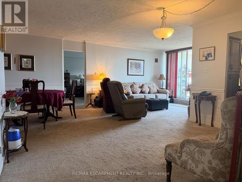 705 - 1415 Ghent Avenue, Burlington, ON - Indoor Photo Showing Living Room