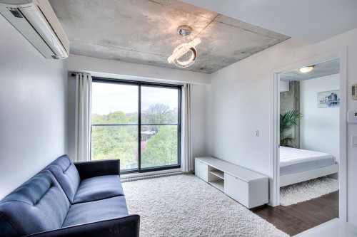 Salon - 604-5227 Boul. Décarie, Montréal (Côte-Des-Neiges/Notre-Dame-De-Grâce), QC - Indoor