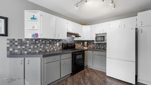 7-1225 Brookside Avenue, Kelowna, BC - Indoor Photo Showing Kitchen