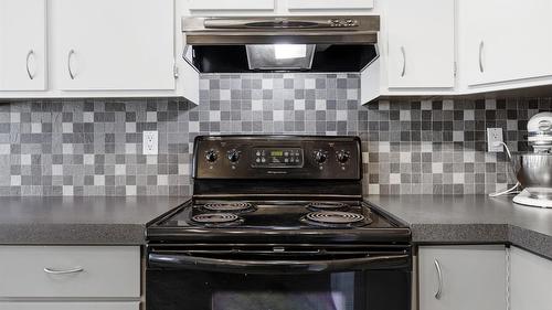 7-1225 Brookside Avenue, Kelowna, BC - Indoor Photo Showing Kitchen