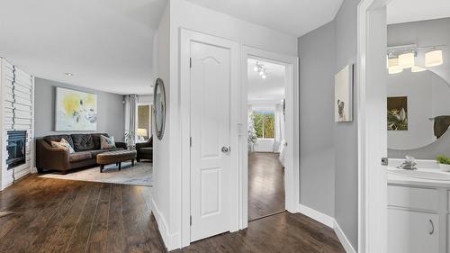 7-1225 Brookside Avenue, Kelowna, BC - Indoor With Fireplace