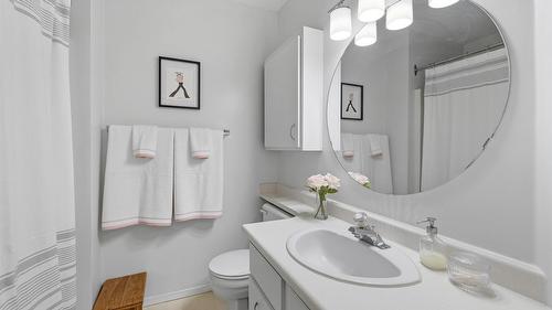 7-1225 Brookside Avenue, Kelowna, BC - Indoor Photo Showing Bathroom