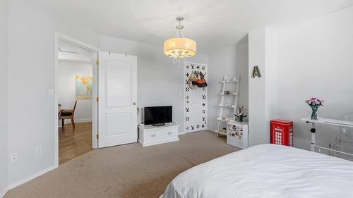 7-1225 Brookside Avenue, Kelowna, BC - Indoor Photo Showing Bedroom
