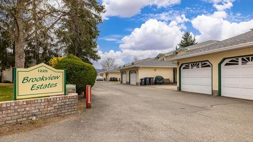 7-1225 Brookside Avenue, Kelowna, BC - Outdoor