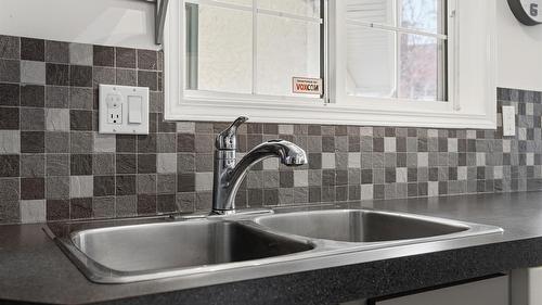 7-1225 Brookside Avenue, Kelowna, BC - Indoor Photo Showing Kitchen With Double Sink