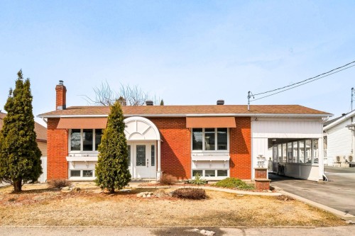 5971 Rue Aline  Brossard, QC J4Z 1R7