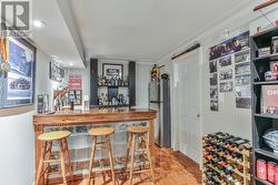 bar in family room - 