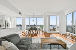 914-901 Rue de la Commune E.  Montréal (Ville-Marie), QC H2L 0E2