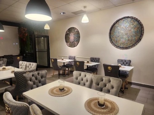 Commerce - 885 Boul. Décarie, Montréal (Saint-Laurent), QC - Indoor Photo Showing Dining Room