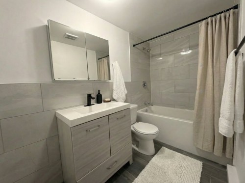 Salle de bains - 325 Rue Hurteau, Dollard-Des-Ormeaux, QC - Indoor Photo Showing Bathroom