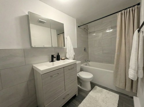 Salle de bains - 323 Rue Hurteau, Dollard-Des-Ormeaux, QC - Indoor Photo Showing Bathroom