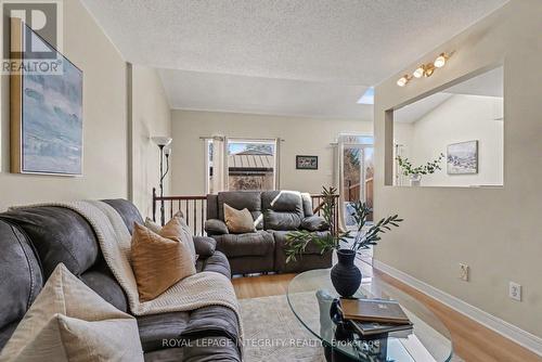 52 Blackdome Crescent, Ottawa, ON - Indoor Photo Showing Living Room
