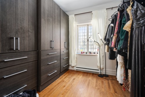 Penderie (Walk-in) - 4732 Av. Victoria, Montréal (Côte-Des-Neiges/Notre-Dame-De-Grâce), QC - Indoor
