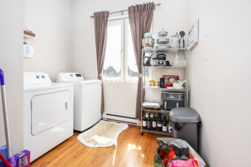 Salle de lavage - 4732 Av. Victoria, Montréal (Côte-Des-Neiges/Notre-Dame-De-Grâce), QC - Indoor Photo Showing Laundry Room