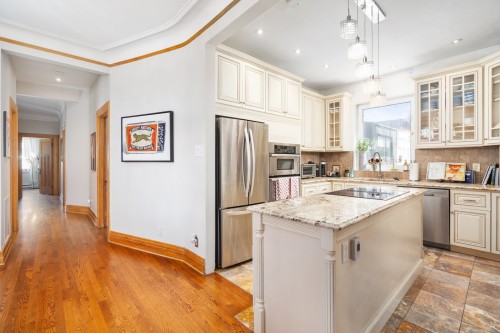Cuisine - 4732 Av. Victoria, Montréal (Côte-Des-Neiges/Notre-Dame-De-Grâce), QC - Indoor Photo Showing Kitchen With Upgraded Kitchen