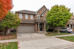 1326 Pepperbush Place Oakville, ON L6M 4B7