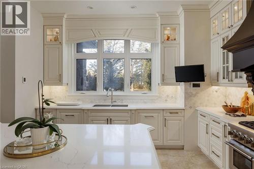 1165 Garden Road, Mississauga, ON - Indoor Photo Showing Kitchen With Upgraded Kitchen