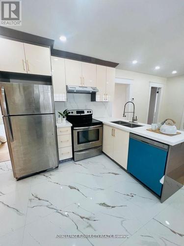346 Wharncliffe Road, London South, ON - Indoor Photo Showing Kitchen With Double Sink