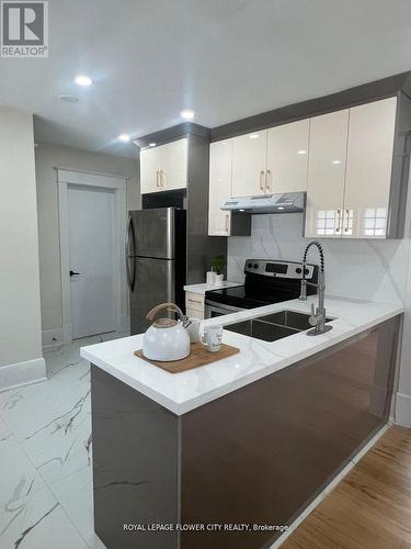 346 Wharncliffe Road, London South, ON - Indoor Photo Showing Kitchen With Double Sink