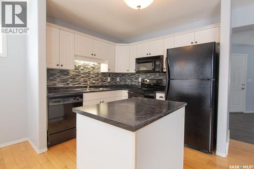 139 405 Bayfield Crescent, Saskatoon, SK - Indoor Photo Showing Kitchen With Double Sink