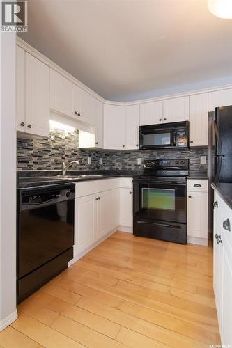 139 405 Bayfield Crescent, Saskatoon, SK - Indoor Photo Showing Kitchen With Double Sink
