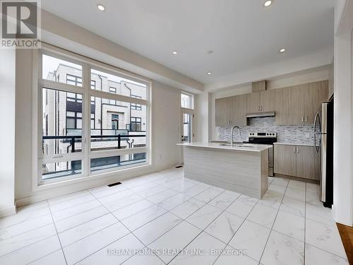 41 Gerussi Street, Vaughan, ON - Indoor Photo Showing Kitchen With Upgraded Kitchen