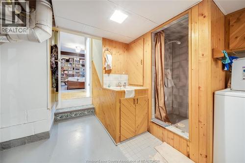 10682 Keating Crescent, Windsor, ON - Indoor Photo Showing Laundry Room